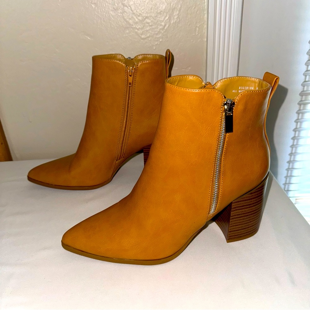 Women's Zip up Stacked Low Heel Ankle Booties size 9